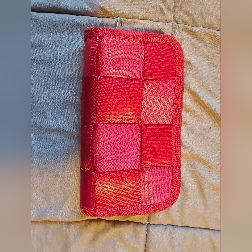 Harveys Seatbelt Scarlet Classic Wallet